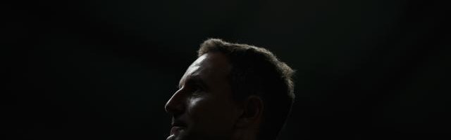 开云娱乐-马德兴：中国足球陷入被动 归罪扬科维奇一人欠妥