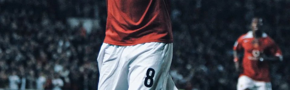 2004年的今天，18岁鲁尼曼联首秀戴帽，助球队大胜费内巴切