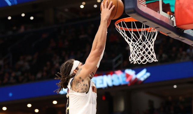 kaiyun sports-单核带队！阿隆·戈登上半场9中4得13分6板3助2断 三分2中1