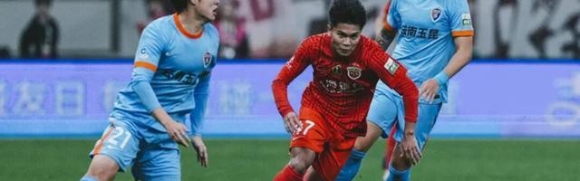重庆铜梁龙、辽宁铁人领跑积分榜，今年中超，轮到申花海港玩“逆袭”？
