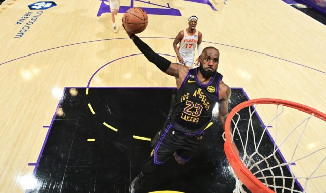 开云在线-詹姆斯31+9+10东契奇27+12 湖人大胜老鹰结束三连败