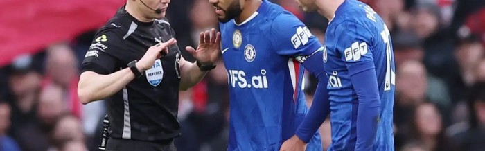 开云娱乐-内维尔质疑VAR解释，克拉滕伯格怒批：切尔西被剥夺明显点球|阿森纳|马克-克拉滕伯格|加里-内维尔|里斯·詹姆斯|德克兰-赖斯_新浪体育_新浪新闻