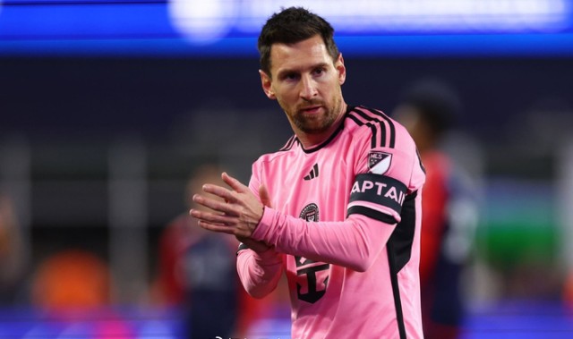 开云APP下载-领袖！梅西让德保罗别抱怨队友！还示意保安别拦球迷！|莱昂内尔·梅西|奥兰多城|迈阿密国际|比赛|奥兰多_新浪体育_新浪新闻