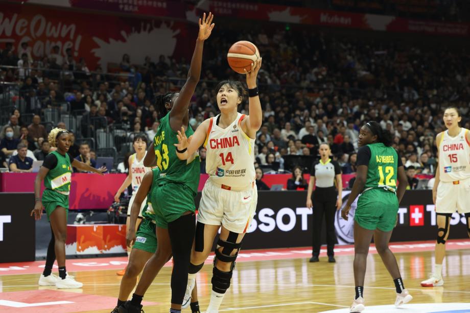 [图]世界杯资格赛中国女篮迎开门红 李月汝21+11